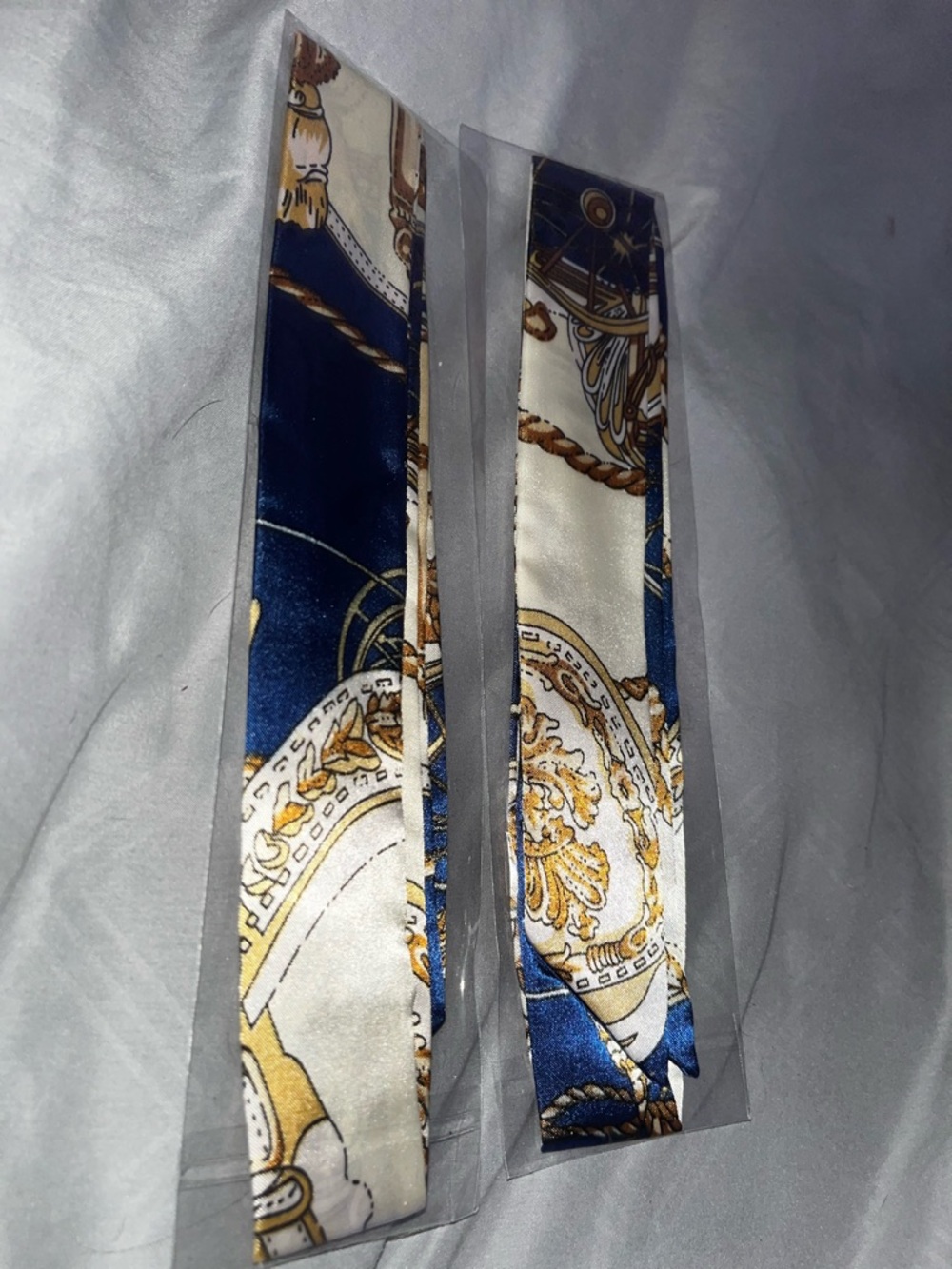 Silk-look Scarf Tie in Navy, Cream & Gold brand new Twilly set.